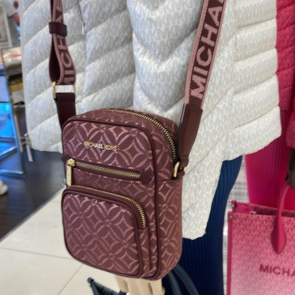 Michael Kors Jet Set Medium Signature Logo Crossbody Bag
Oxblood Multi Jacquard - Picture 4 of 16